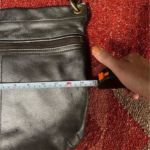 Large Metallic Distressed Fossil purse - Picture 3 of 4